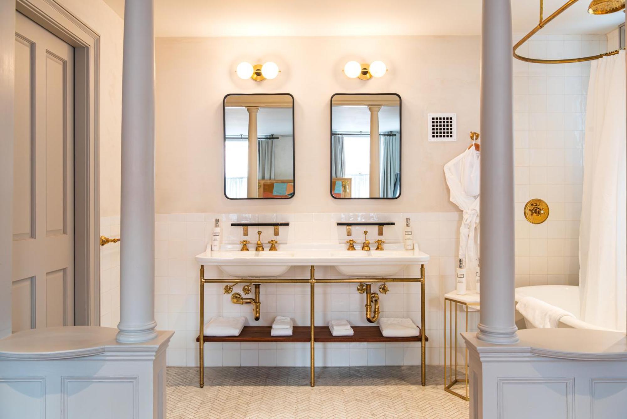 Hotel Kinsley Kingston Bagian luar foto