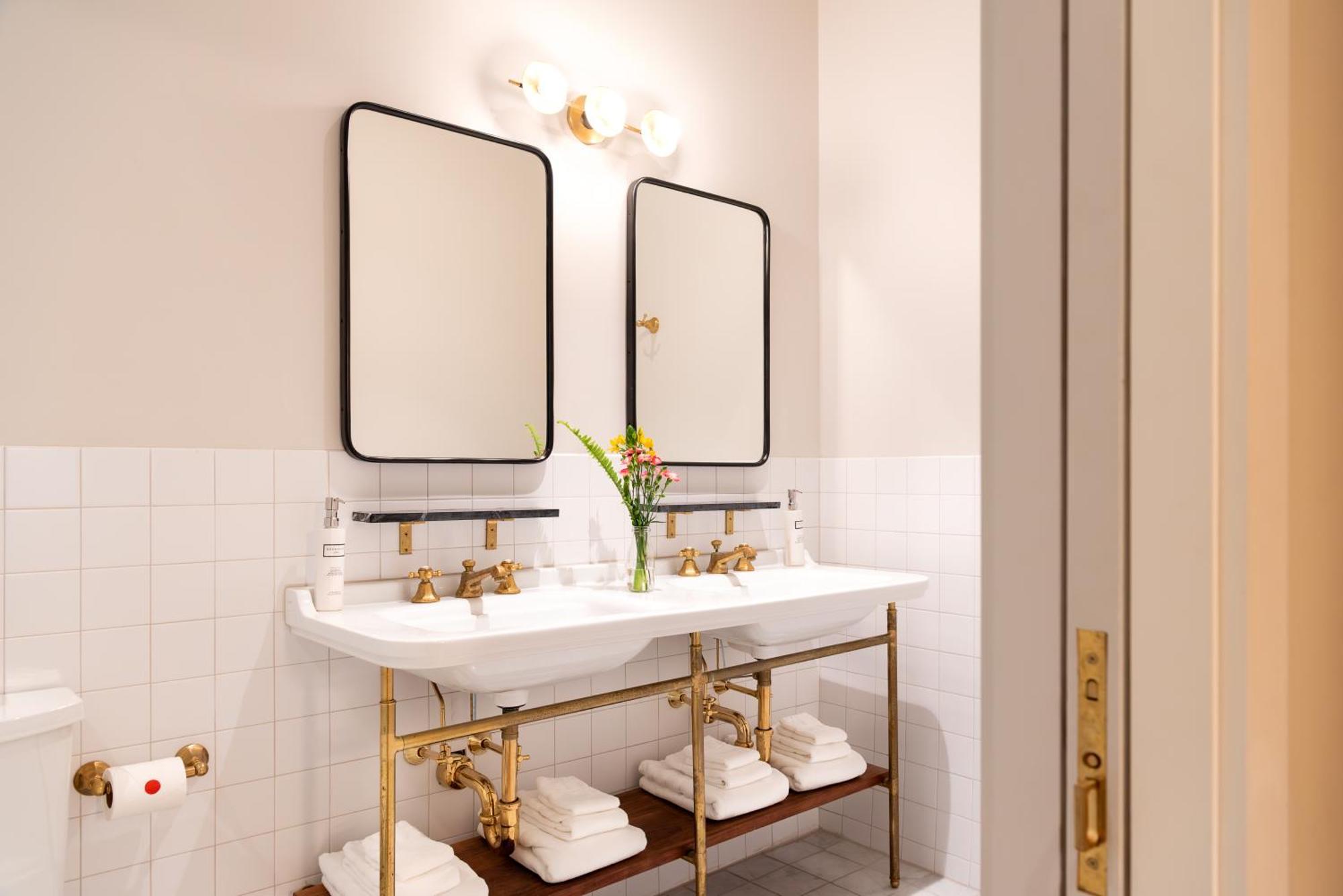 Hotel Kinsley Kingston Bagian luar foto